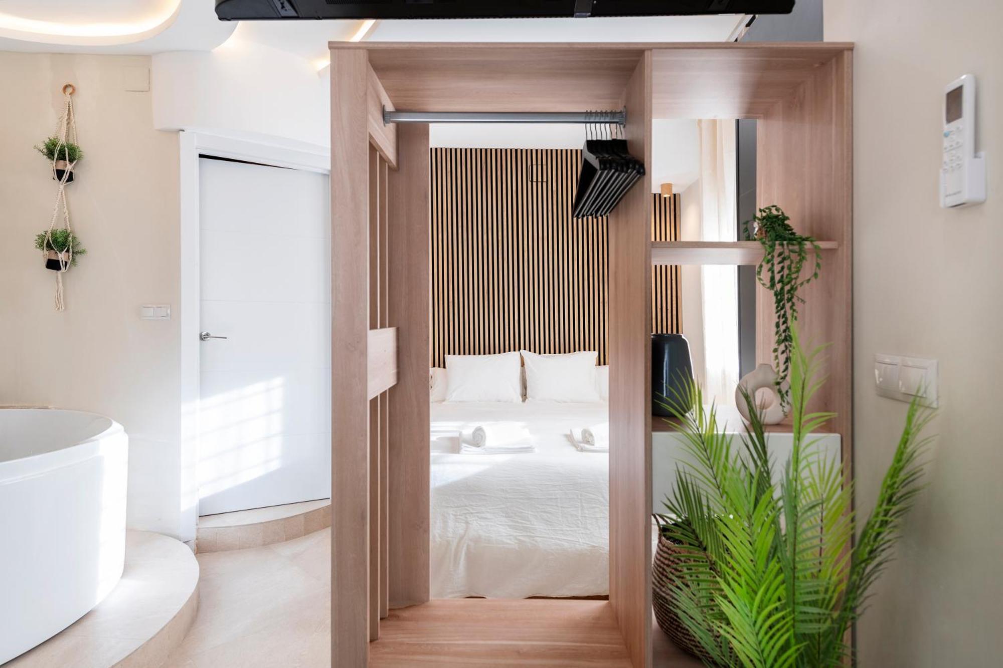 Malaga Boutique V.V Luxury Jacuzzy Apartment Luaran gambar