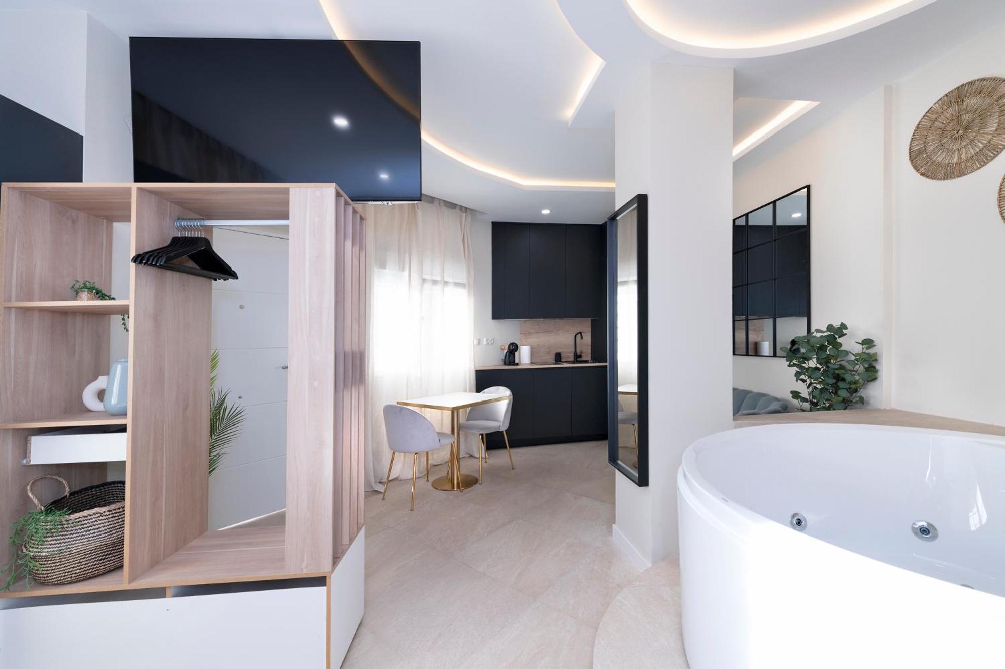 Malaga Boutique V.V Luxury Jacuzzy Apartment Luaran gambar
