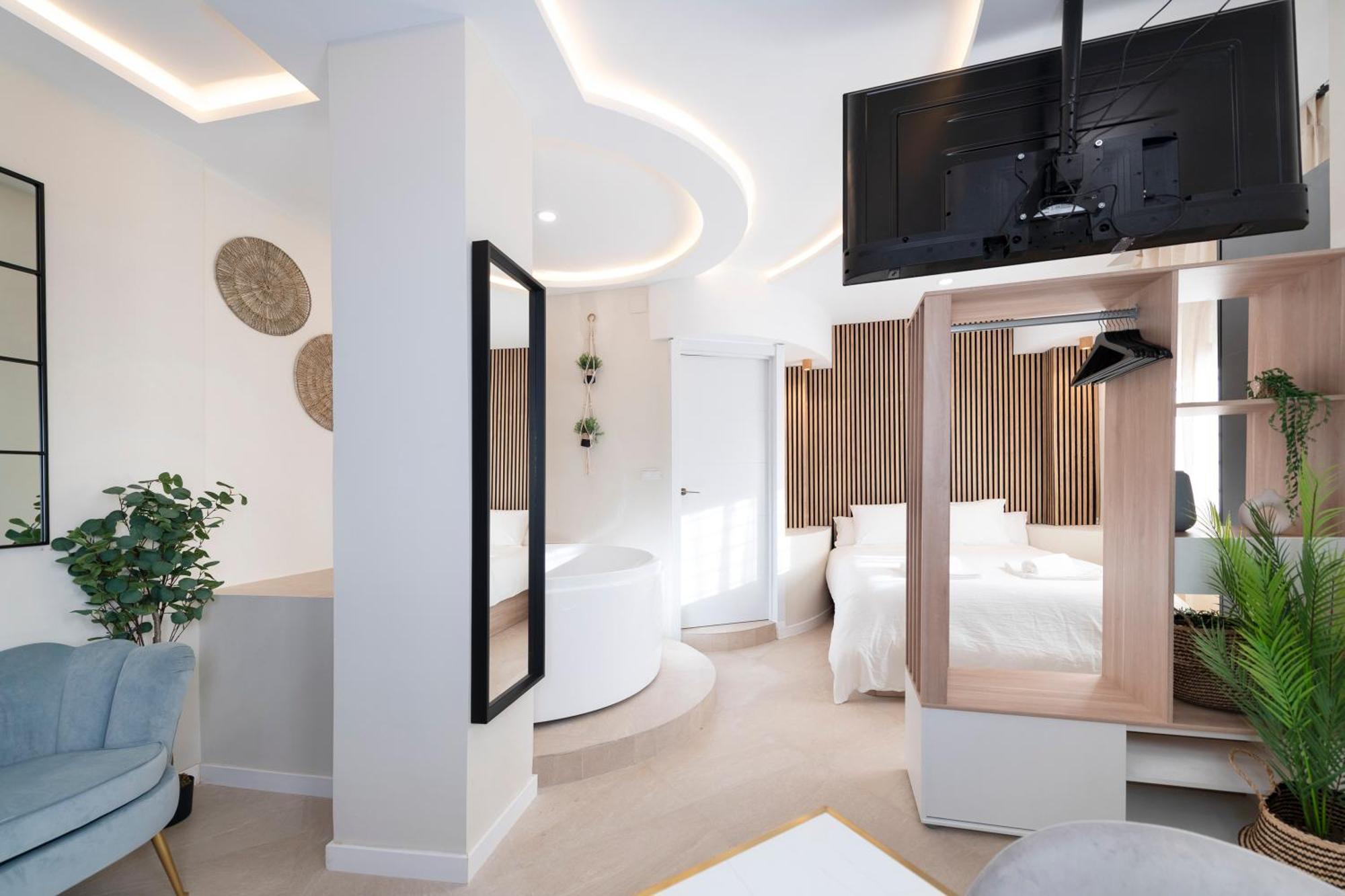 Malaga Boutique V.V Luxury Jacuzzy Apartment Luaran gambar