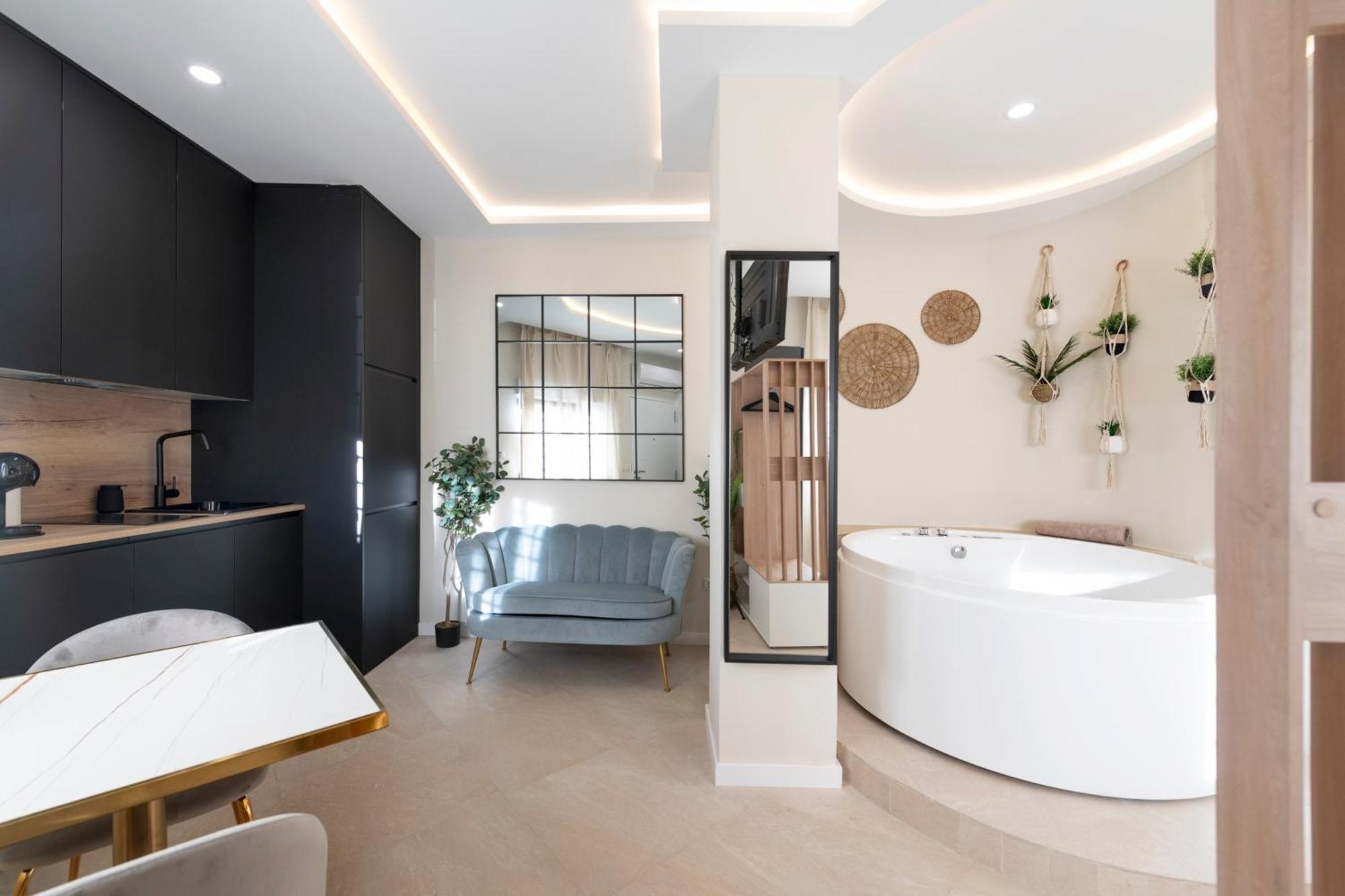Malaga Boutique V.V Luxury Jacuzzy Apartment Luaran gambar