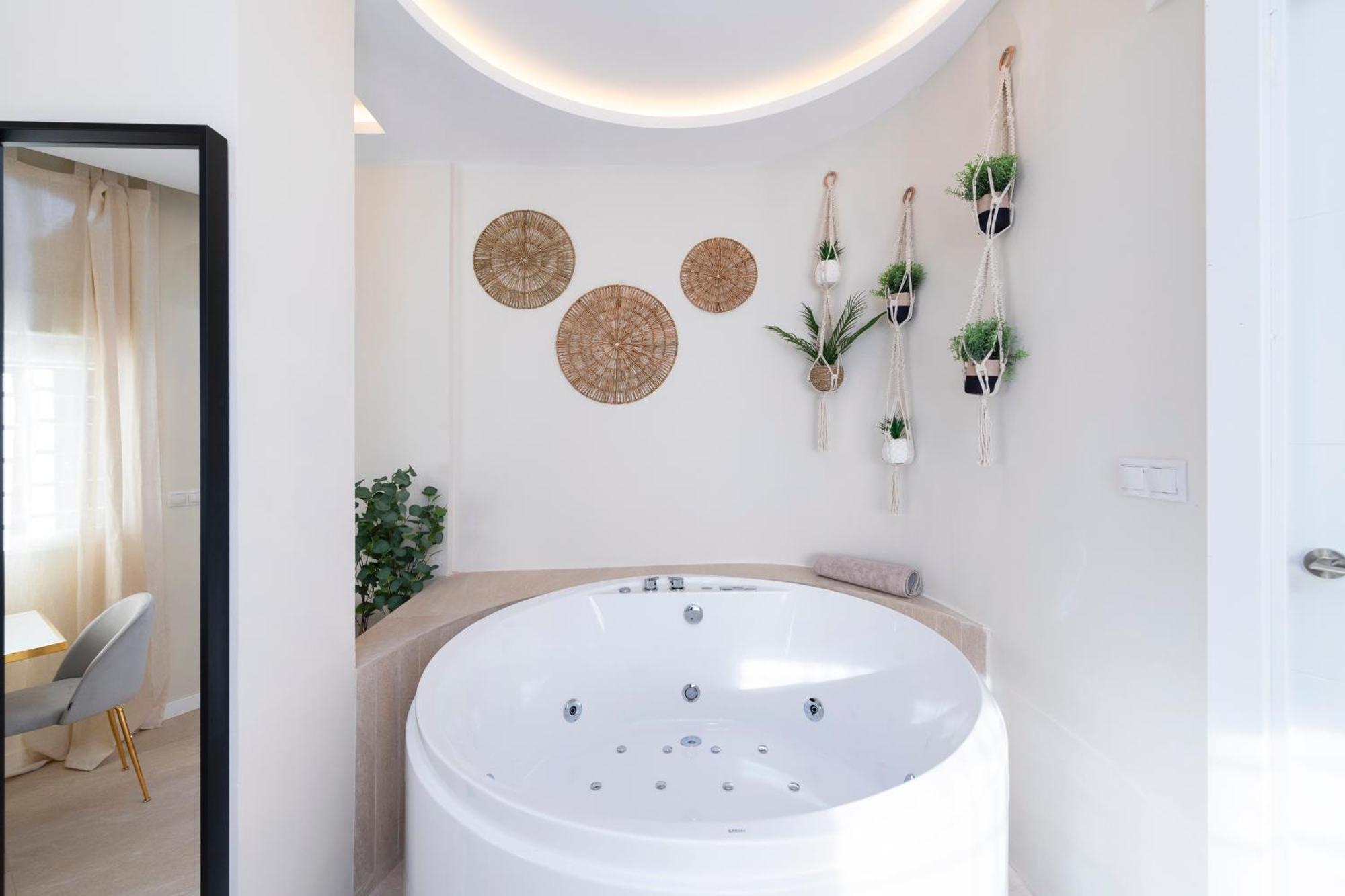 Malaga Boutique V.V Luxury Jacuzzy Apartment Luaran gambar